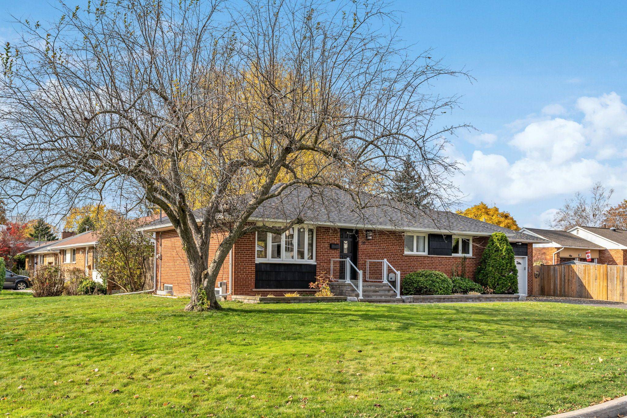 Mississauga, ON L5N 1G5,20 Suburban DR