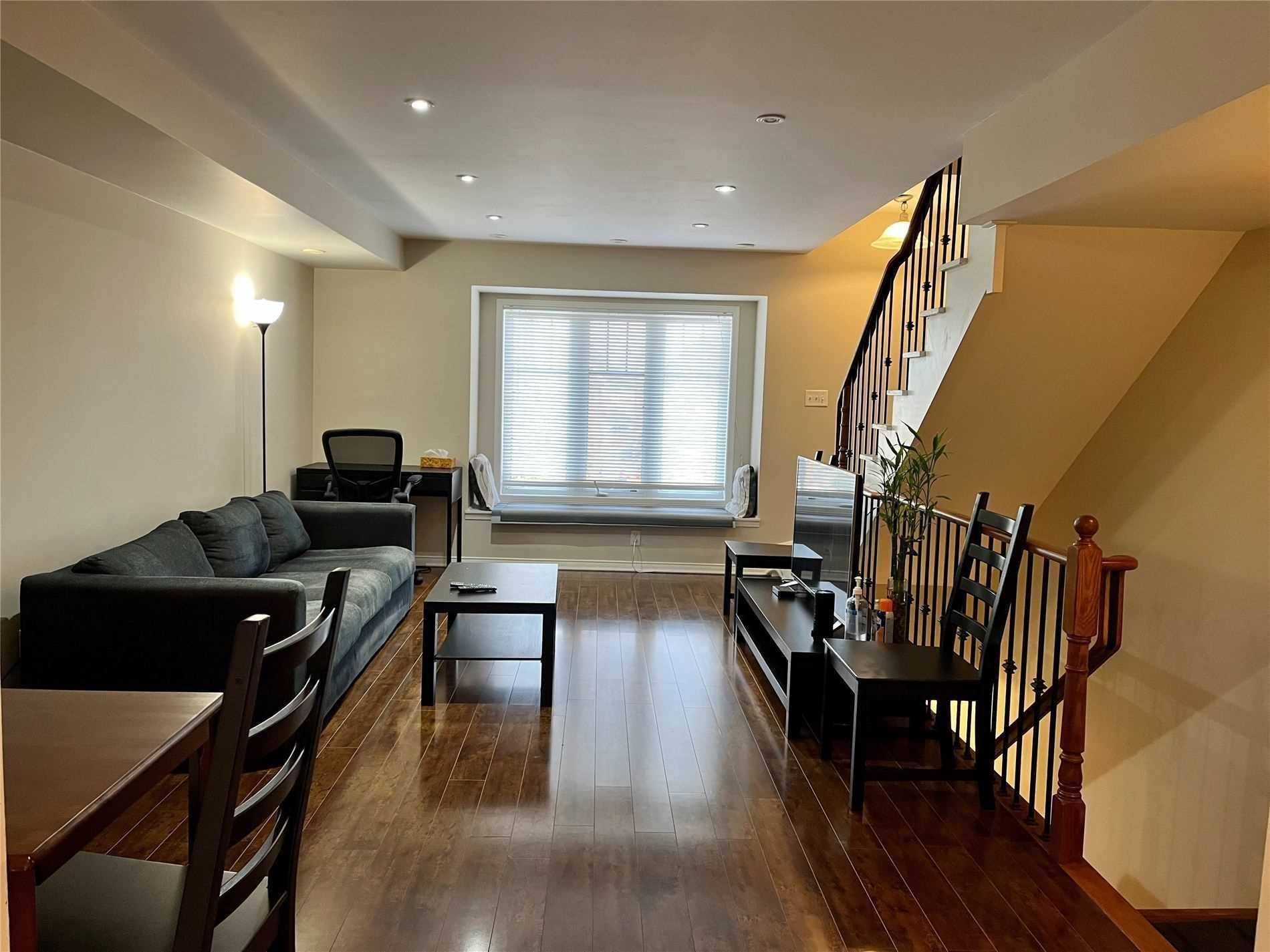 Mississauga, ON L5M 0P7,3250 Bentley DR #72