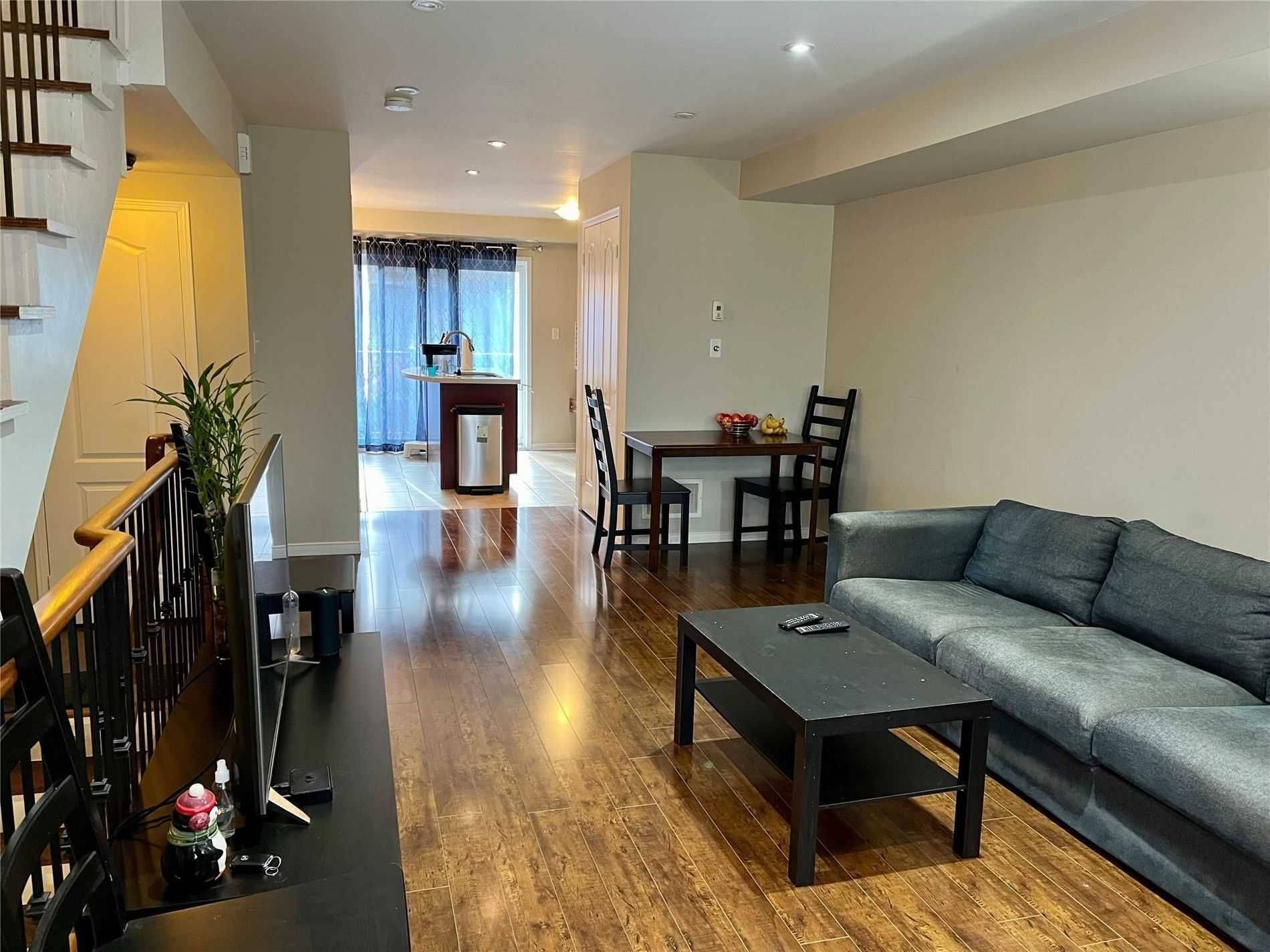 Mississauga, ON L5M 0P7,3250 Bentley DR #72