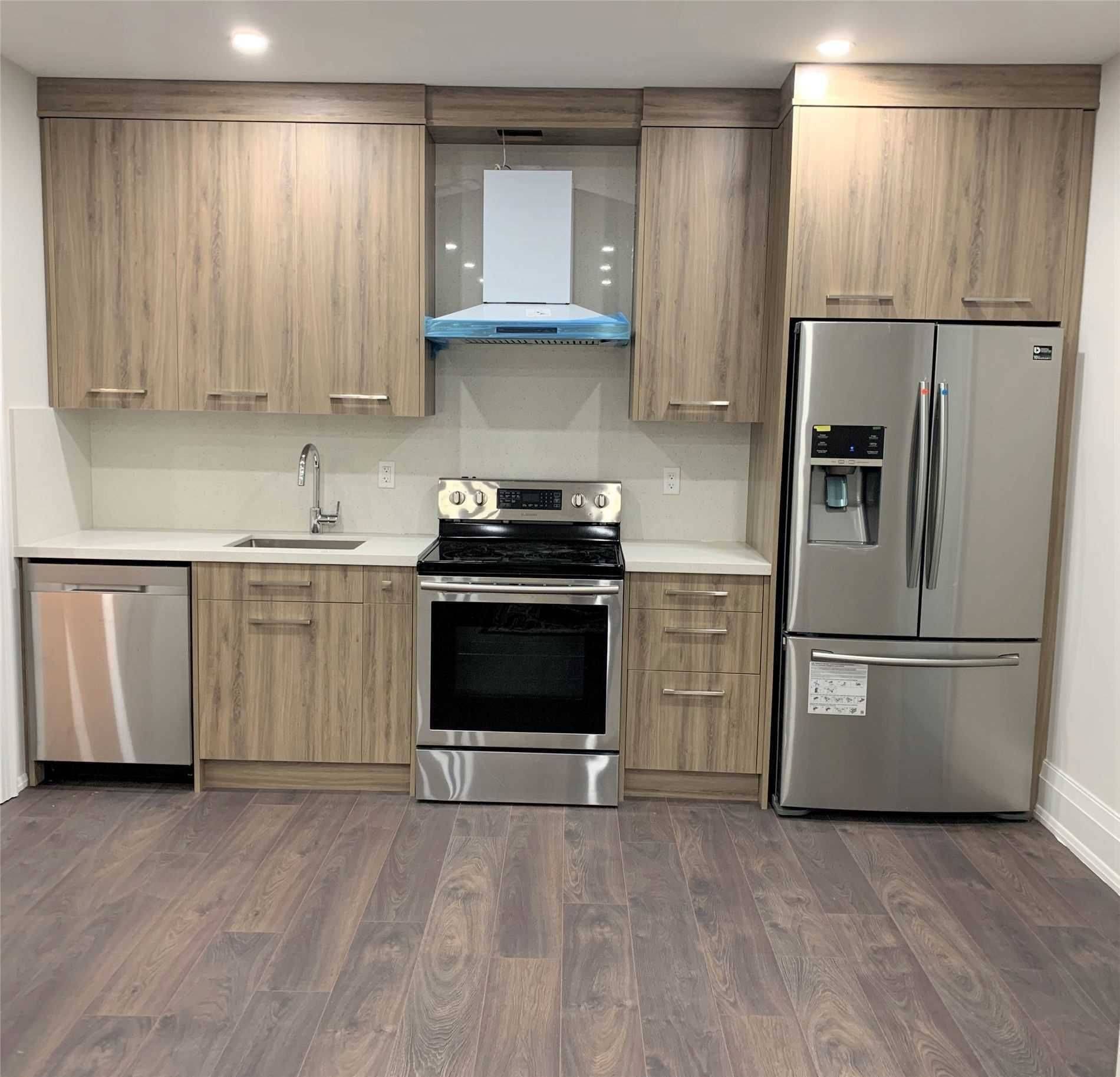 Mississauga, ON L5B 1K8,168 Fairview RD W