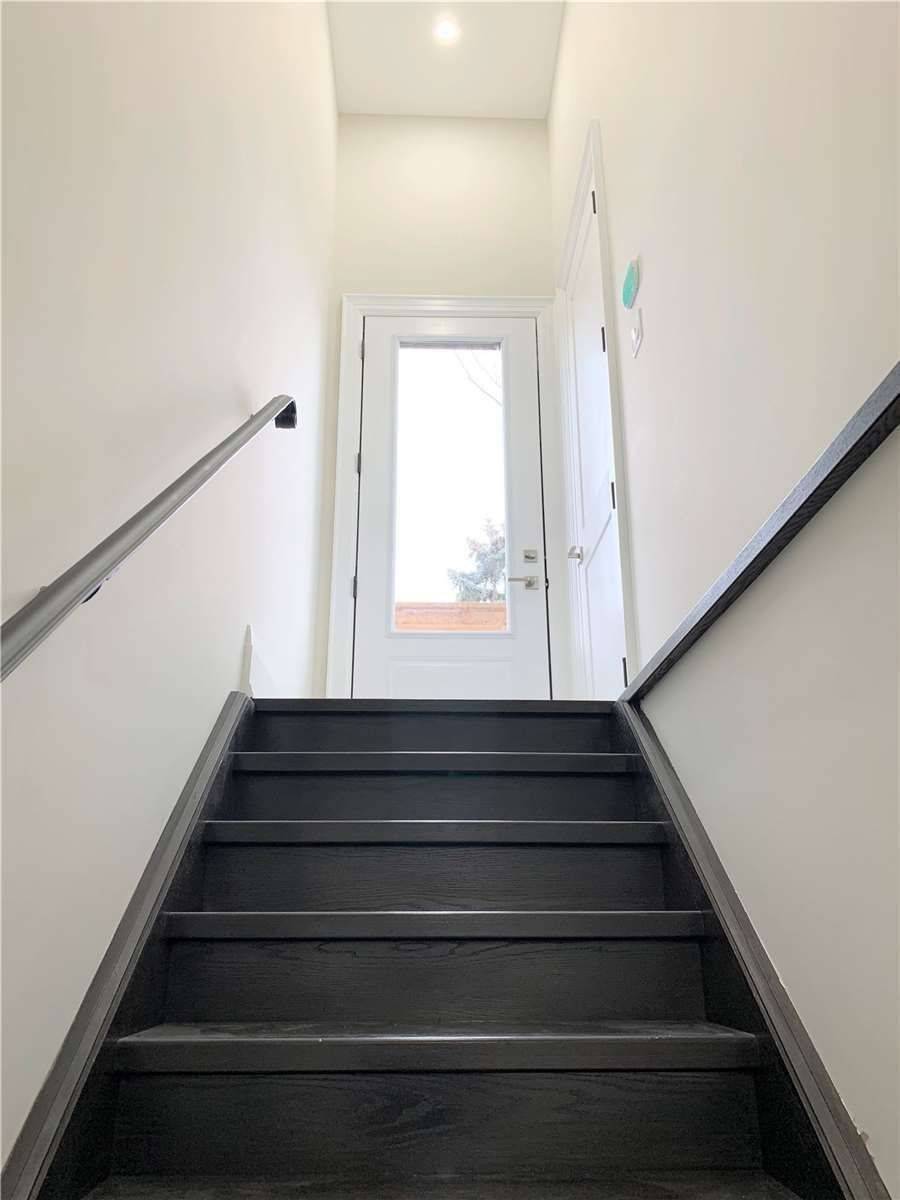 Mississauga, ON L5B 1K8,168 Fairview RD W