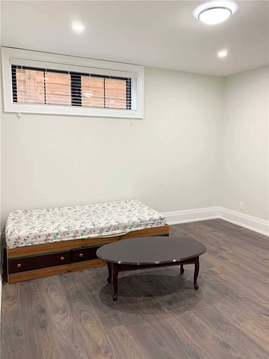 Mississauga, ON L5B 1K8,168 Fairview RD W