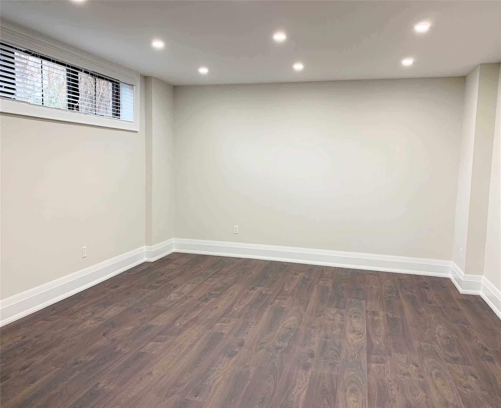 Mississauga, ON L5B 1K8,168 Fairview RD W