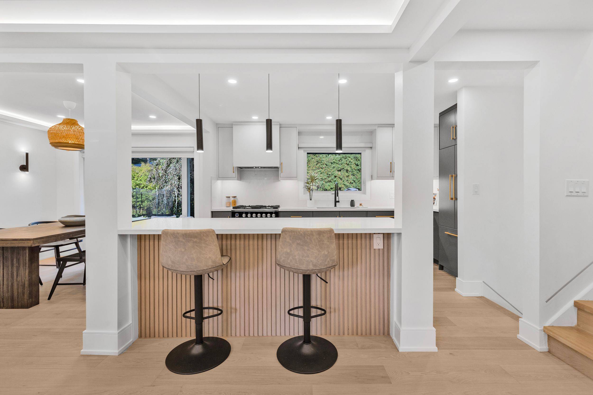 Burlington, ON L7L 2C9,257 STRATHCONA DR