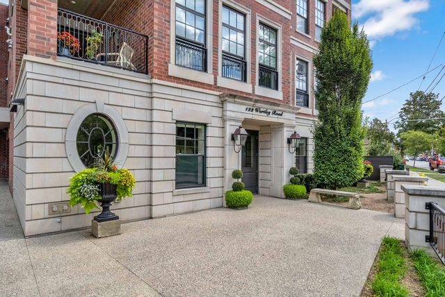 London South, ON N6C 3N8,122 Wortley RD #202