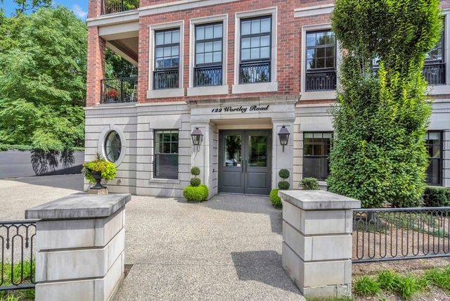 London South, ON N6C 3N8,122 Wortley RD #202