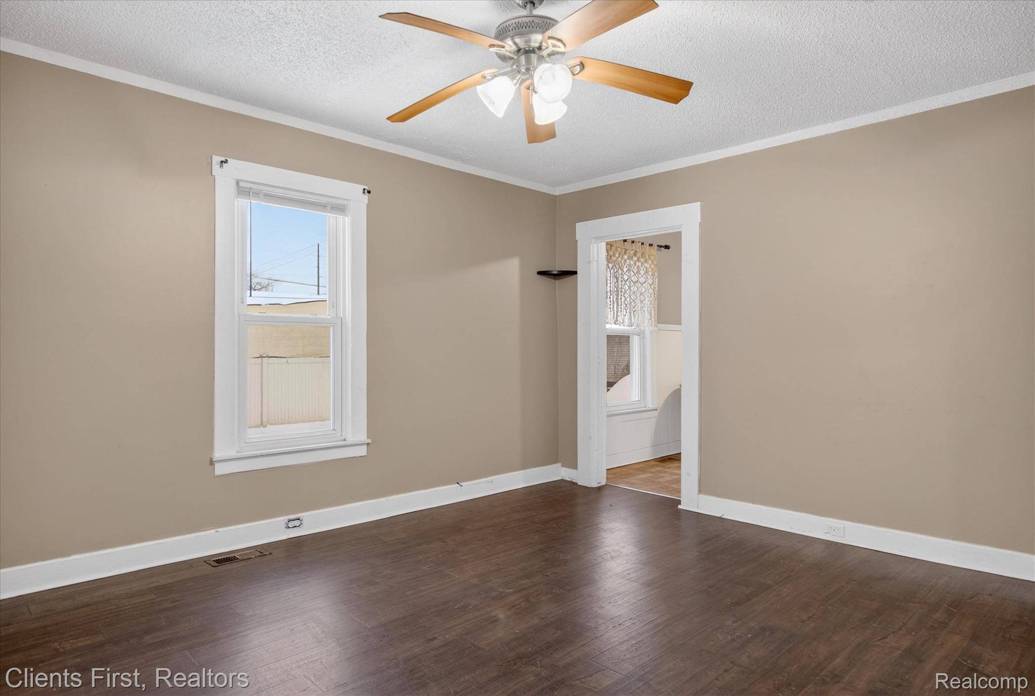 Wyandotte, MI 48192,843 Orange ST