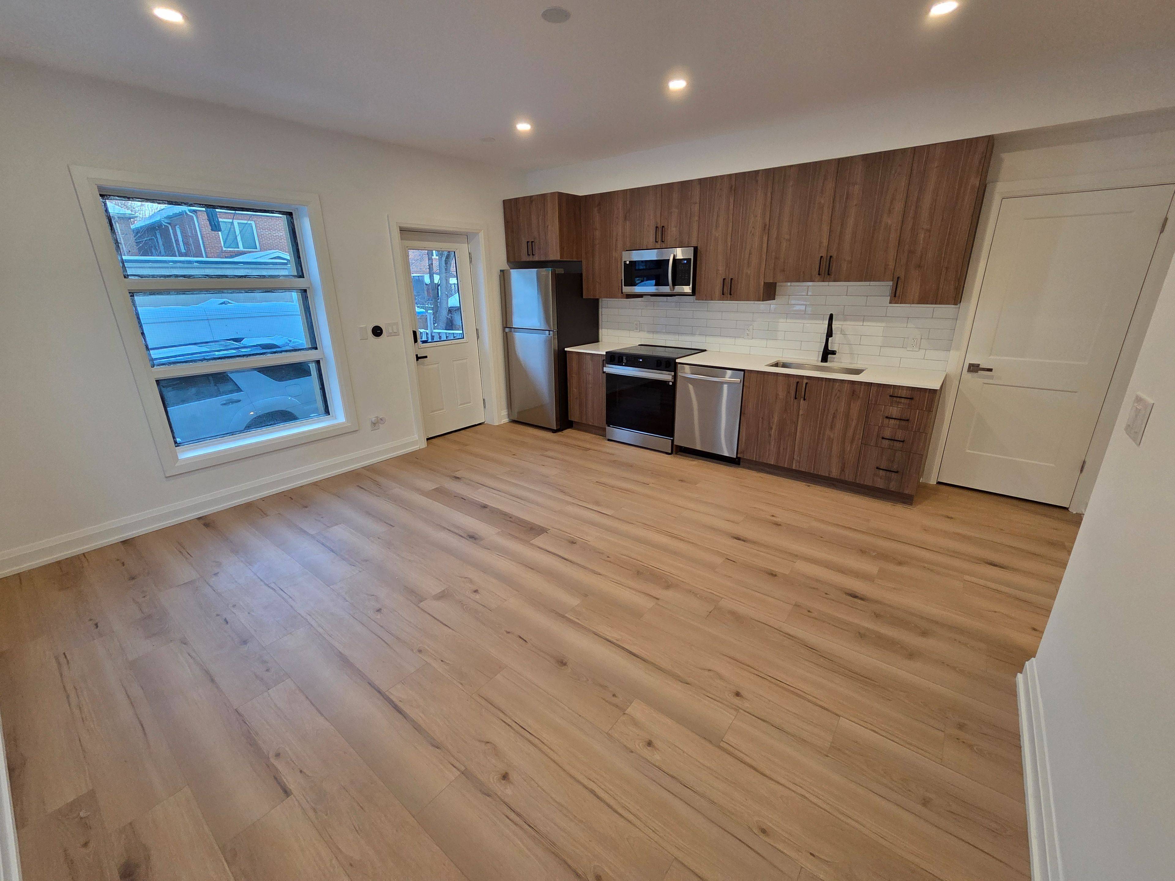 Toronto C03, ON M6C 3E7,55 Camberwell RD #1R