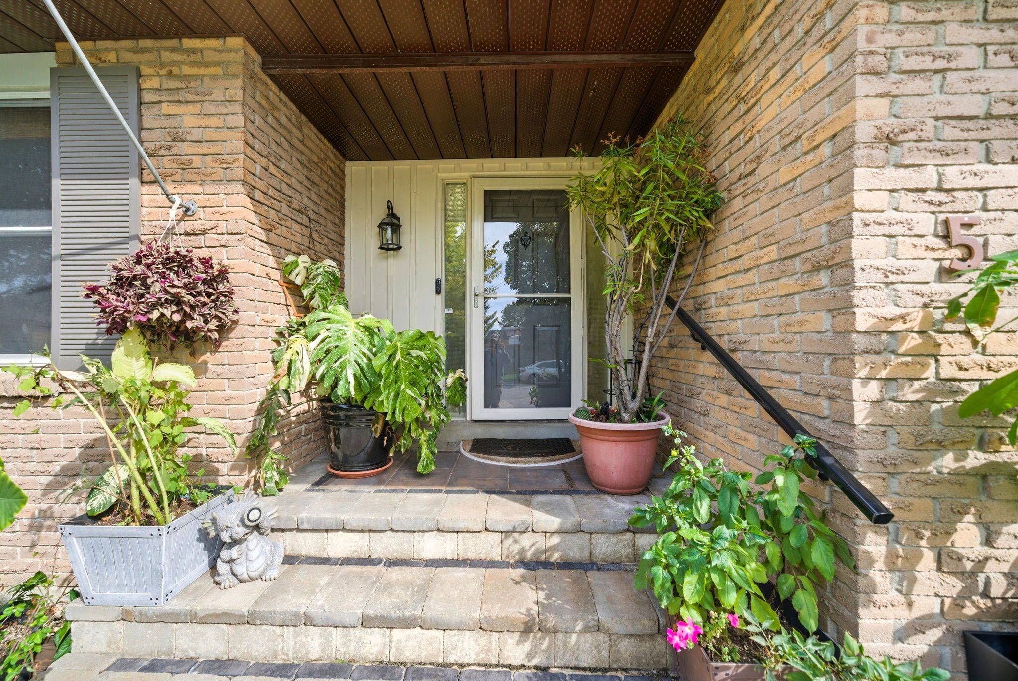 Whitby, ON L1N 6R4,5 Woodlawn CT