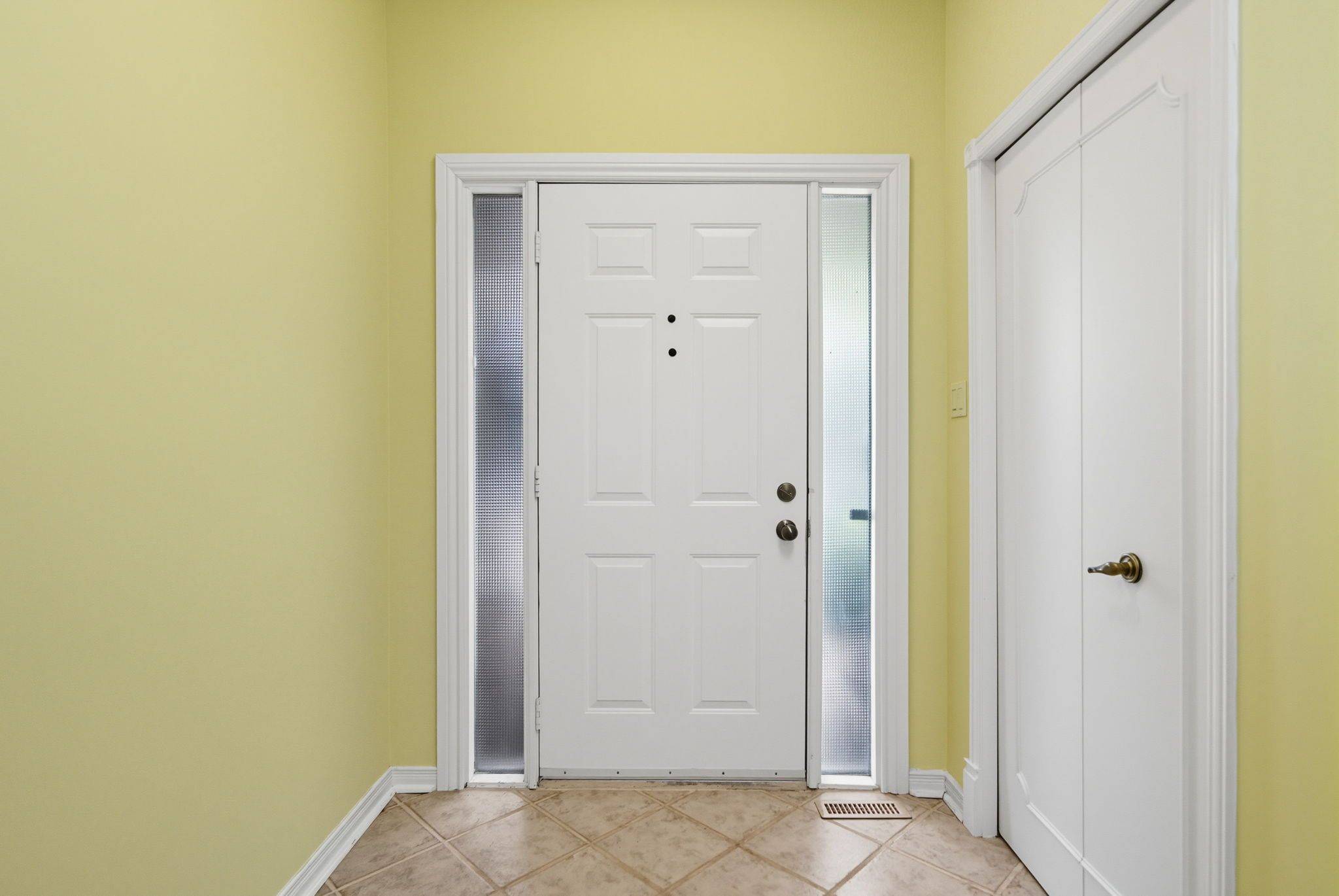 Whitby, ON L1N 6R4,5 Woodlawn CT