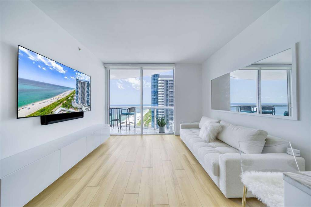 Miami Beach, FL 33141,6365 Collins Avenue #2406