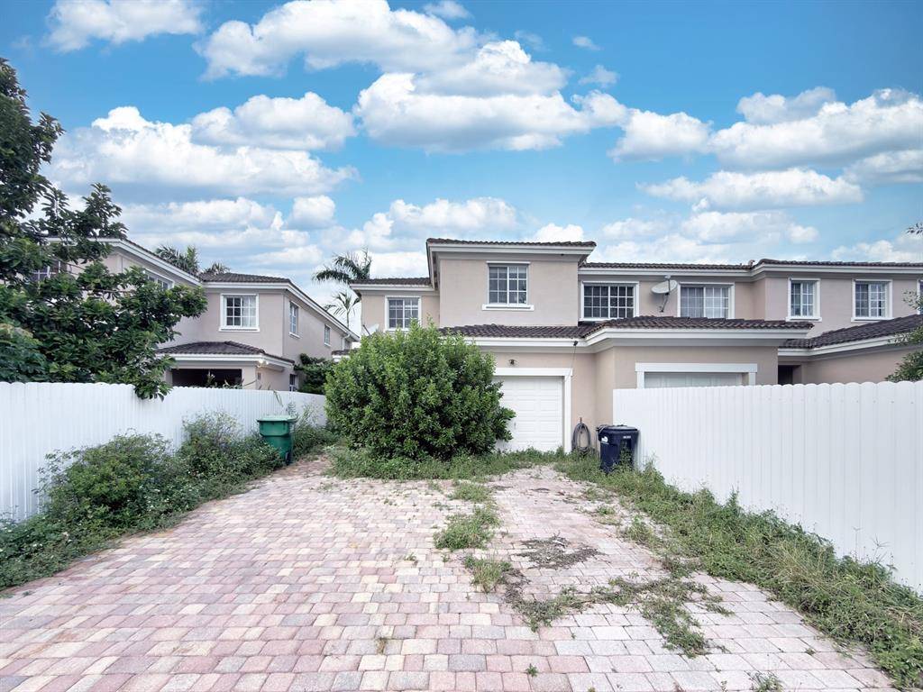 Homestead, FL 33032,14218 SW 272nd St #1