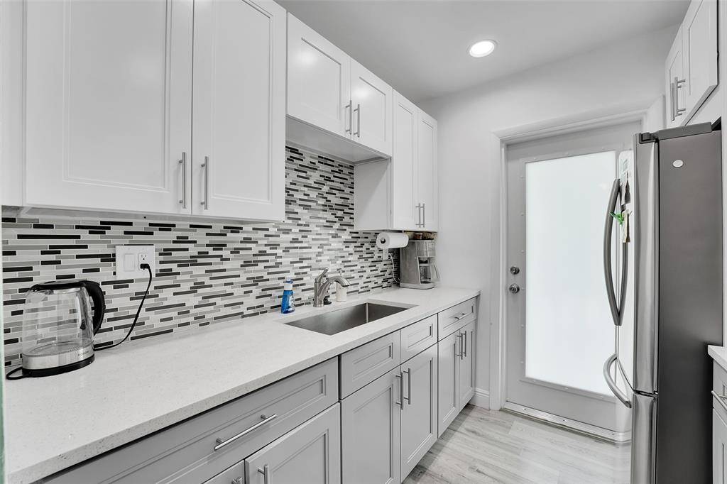 Pompano Beach, FL 33060,931 SE 9 #17