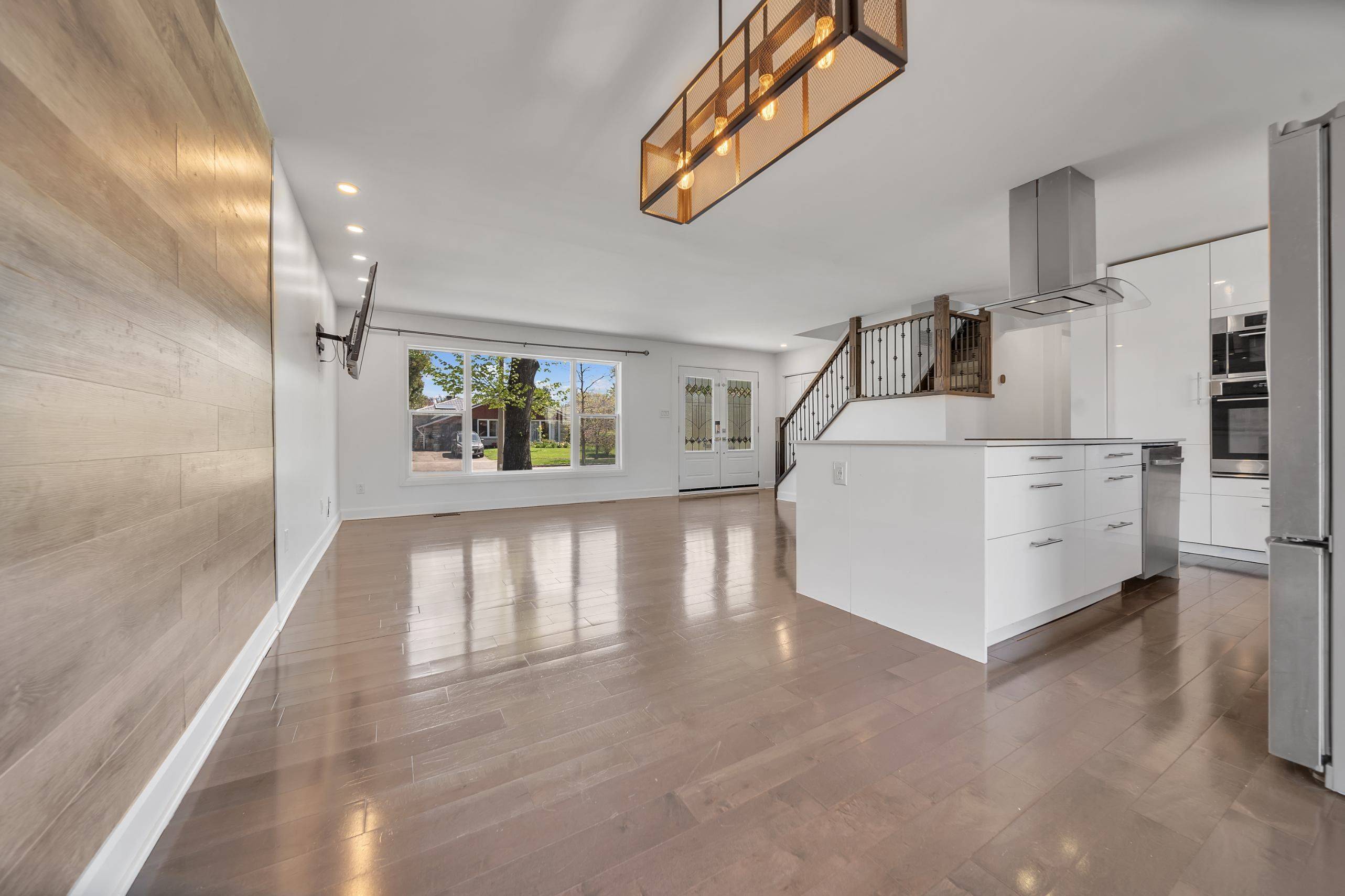 Toronto W09, ON M9R 3W8,8 Vanderbrent CRES