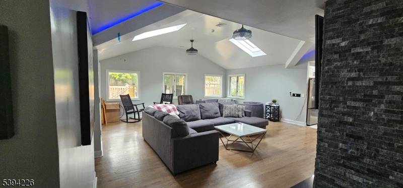 Hawthorne Boro, NJ 07506,11 Surrey Pl #1