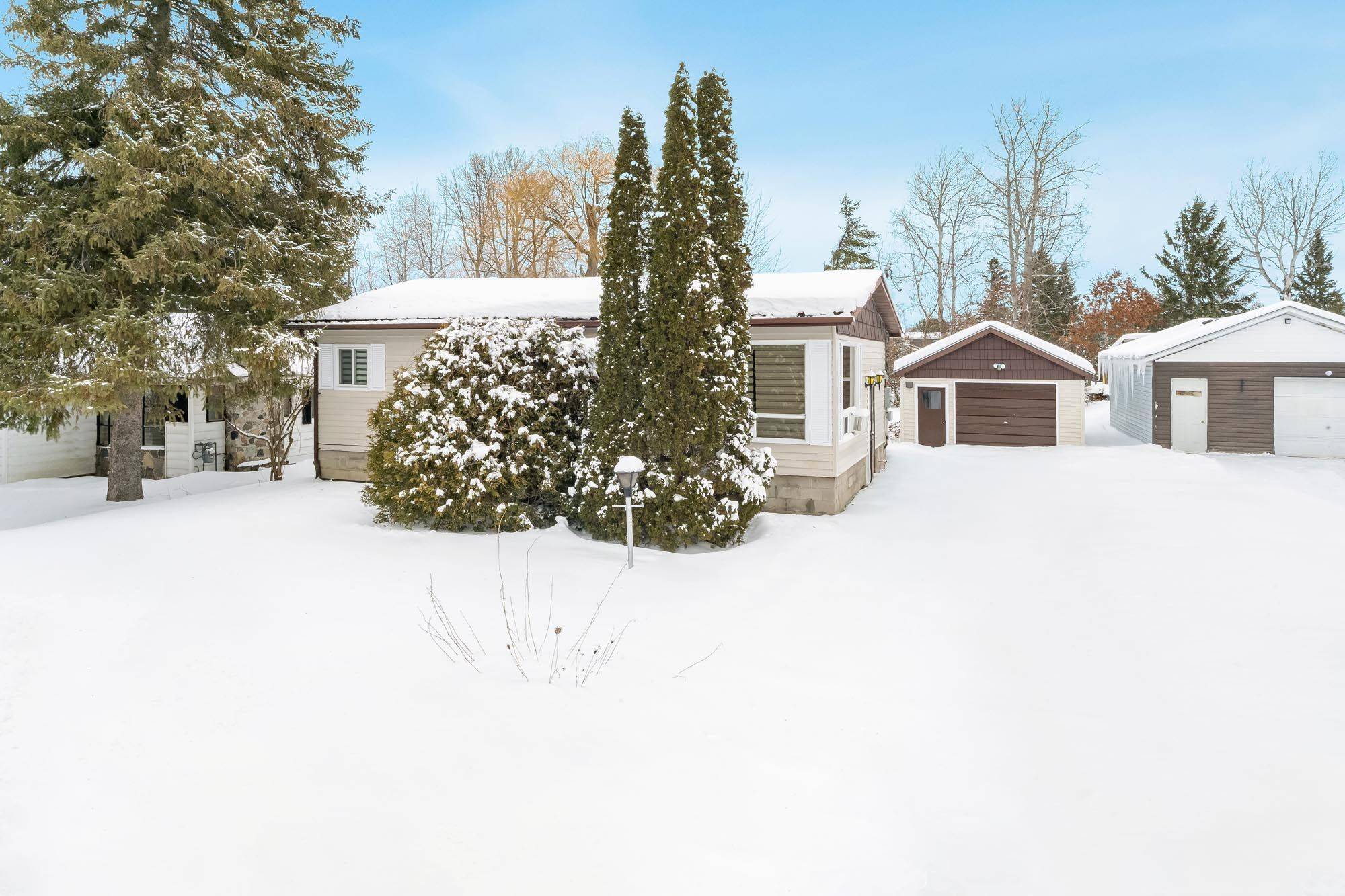 Tay, ON L0K 1R0,137 1st AVE