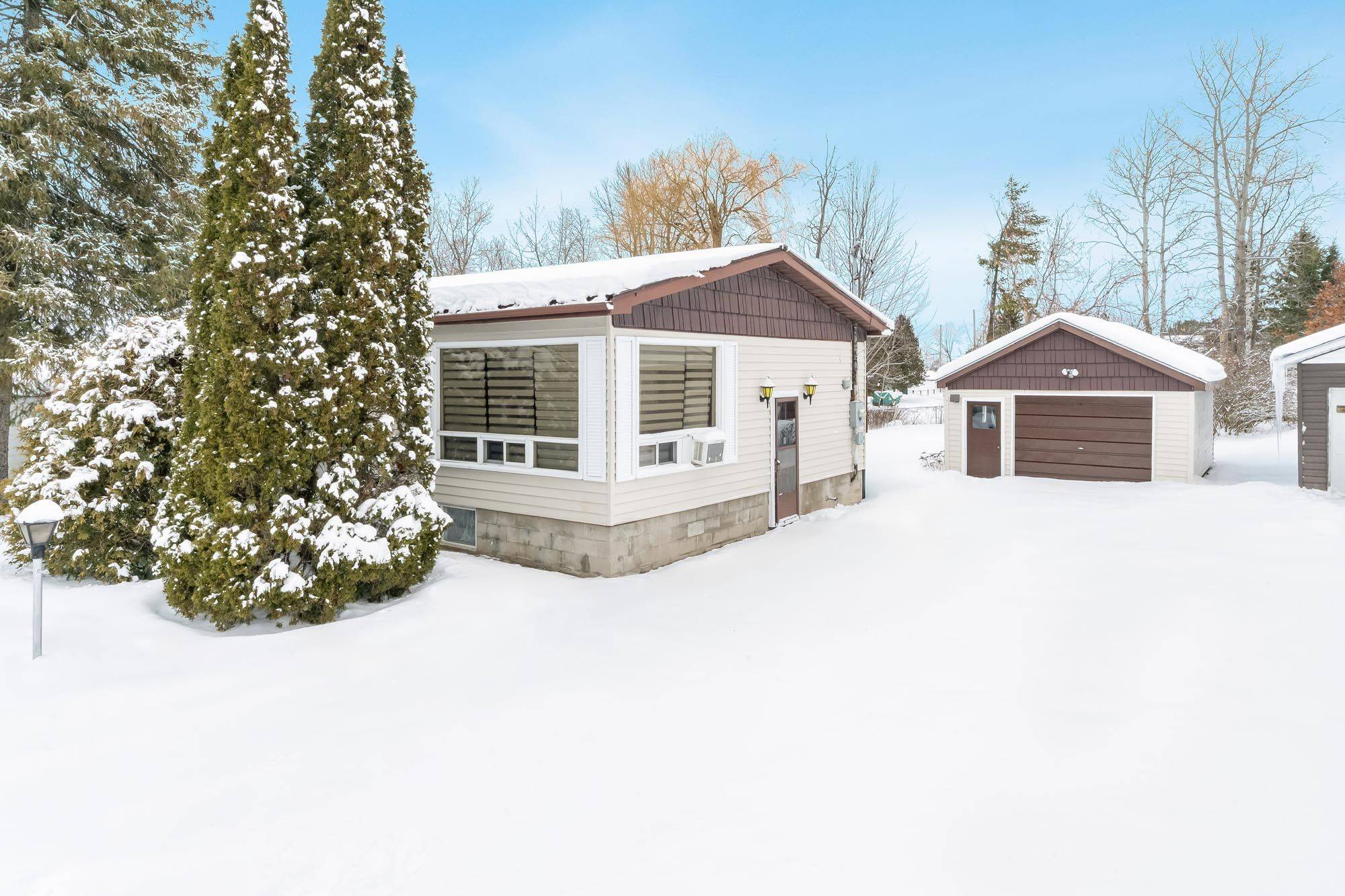 Tay, ON L0K 1R0,137 1st AVE