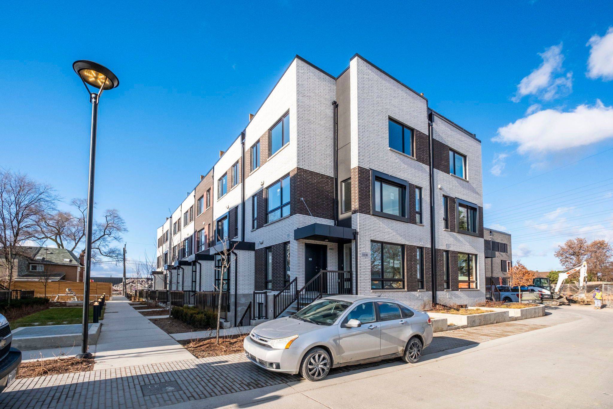 Toronto W03, ON M6N 0B5,40 Ed Clark GDNS #Th1