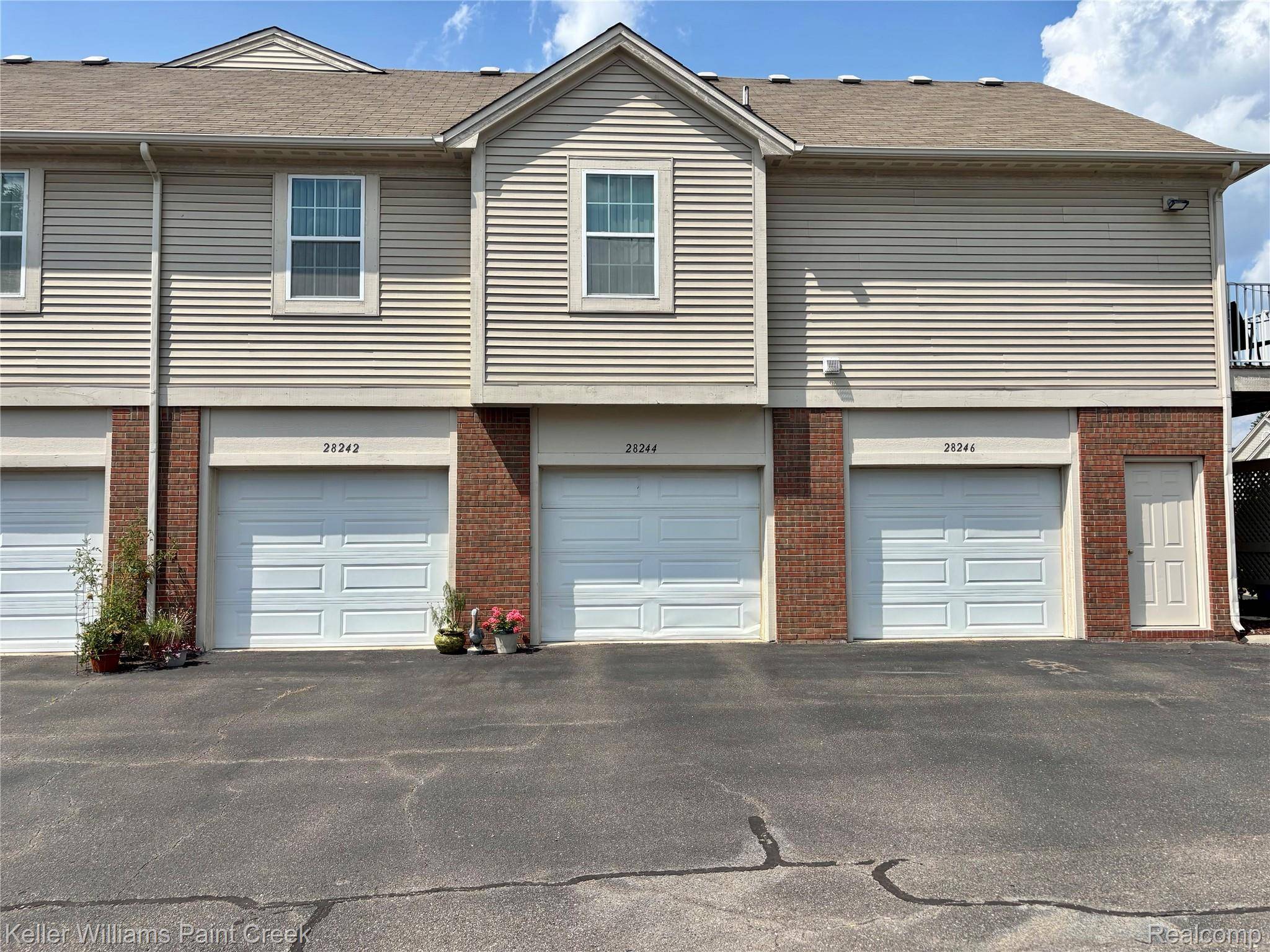 Chesterfield, MI 48051,28244 S Pointe LN