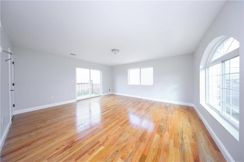 Staten Island, NY 10303,12 Simonson AVE