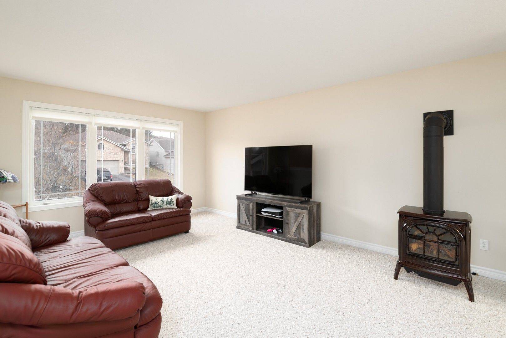 Quinte West, ON K0K 2C0,28 Kyle CT