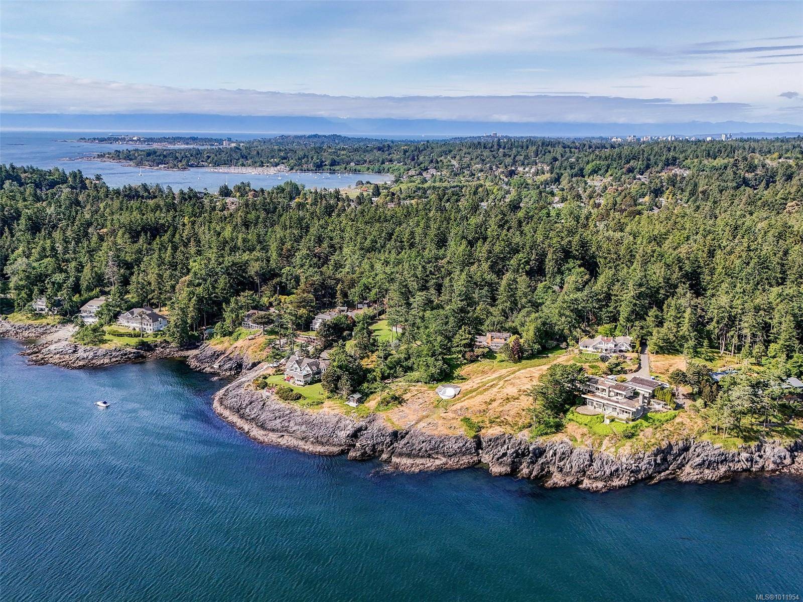 Saanich, BC V8N 1X5,2550 Queenswood Dr