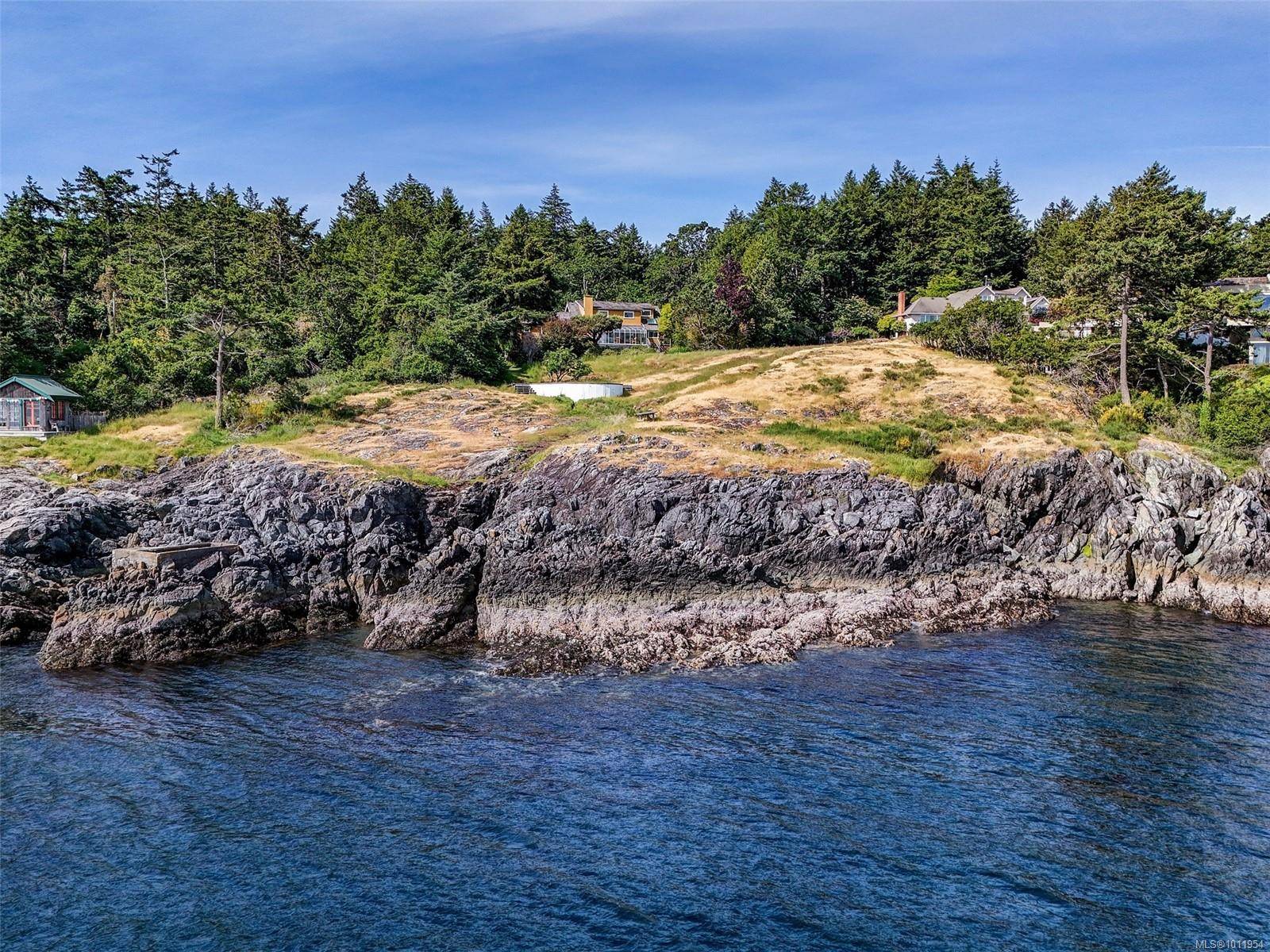 Saanich, BC V8N 1X5,2550 Queenswood Dr