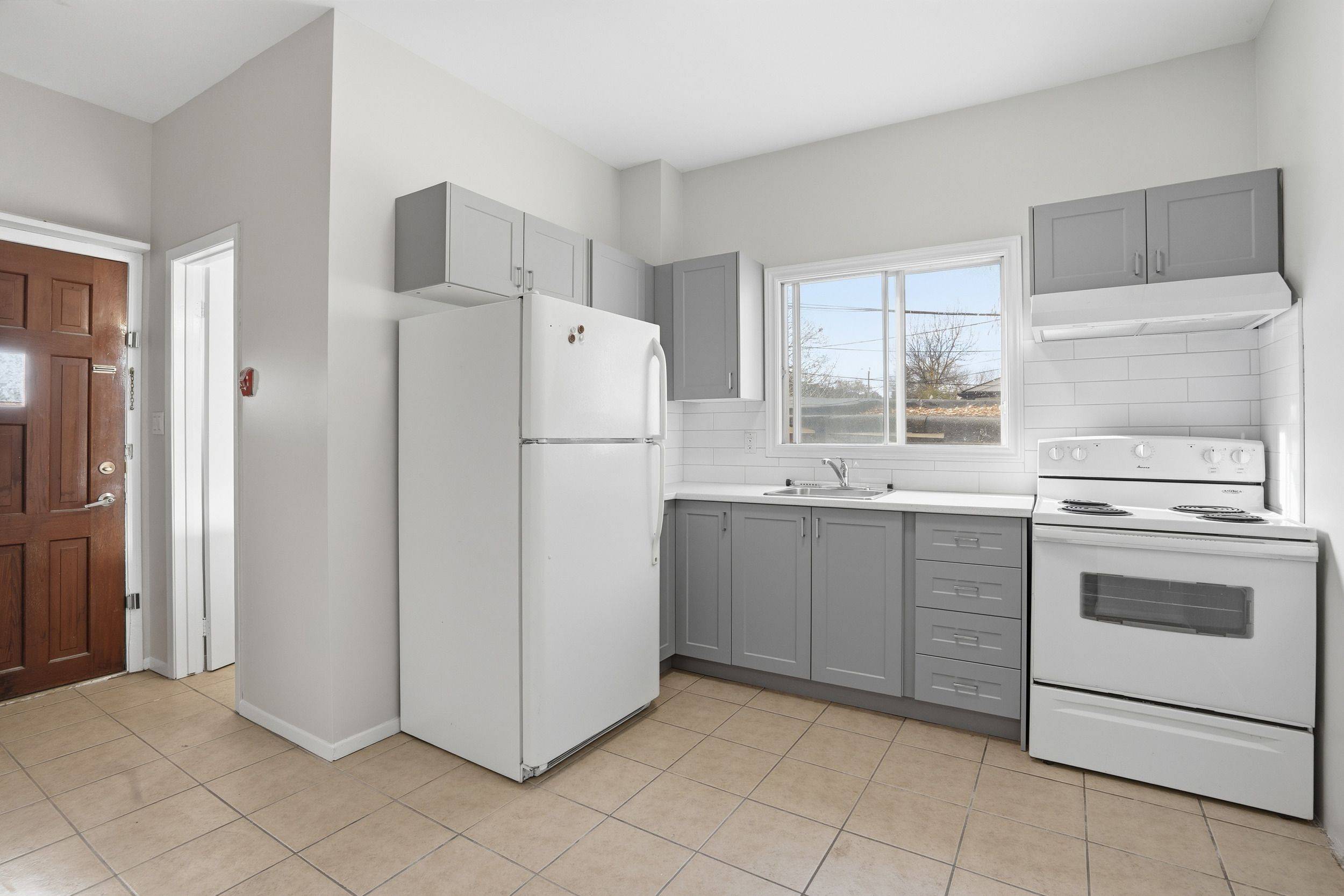 Toronto E03, ON M4J 3P1,82 Donlands AVE #Apt 2