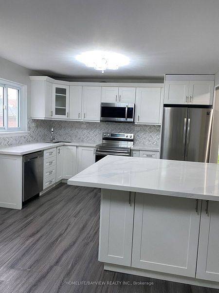 Newmarket, ON L3Y 4Z2,728 Beman DR N