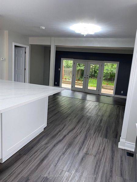 Newmarket, ON L3Y 4Z2,728 Beman DR N