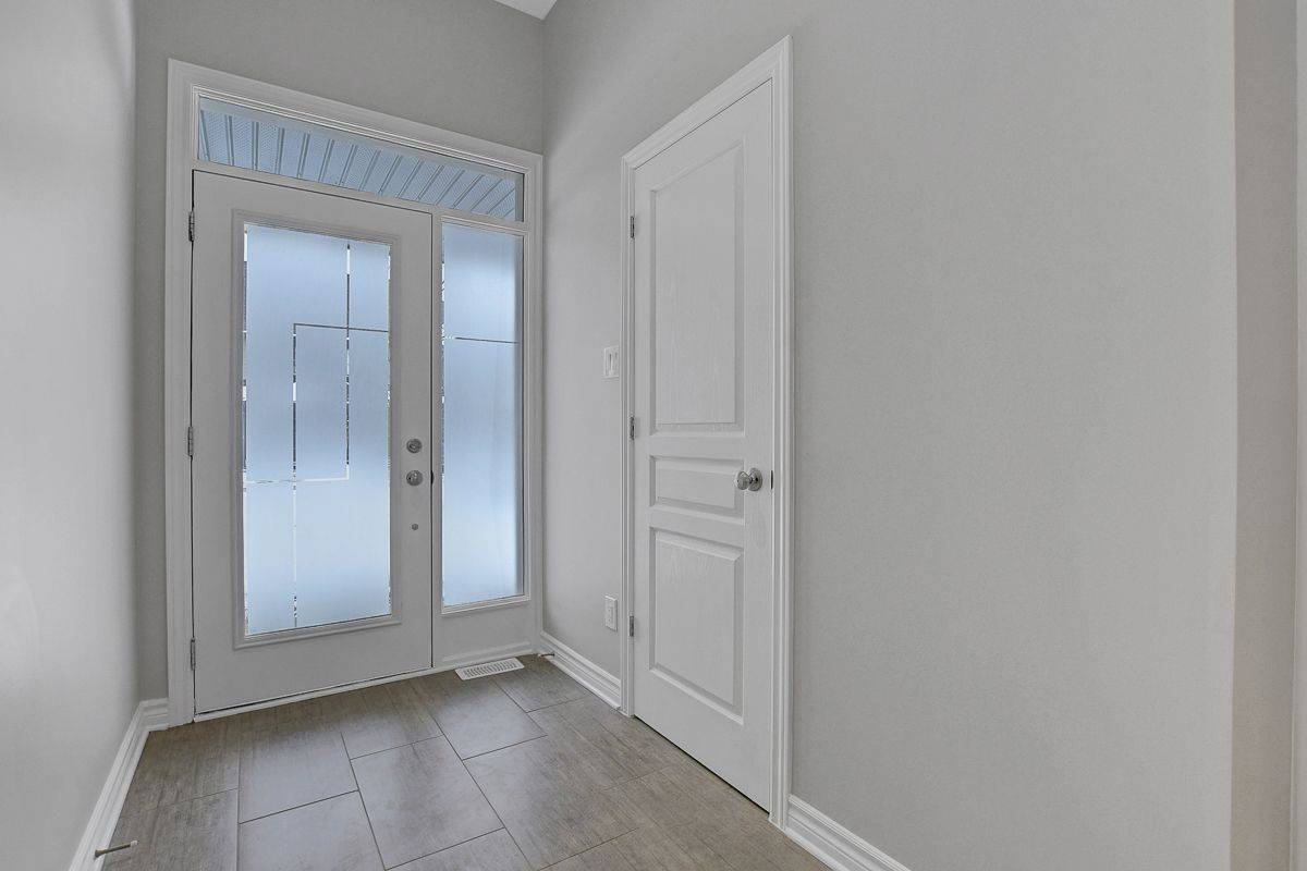 Blossom Park - Airport And Area, ON K1X 0C6,527 Rowers WAY