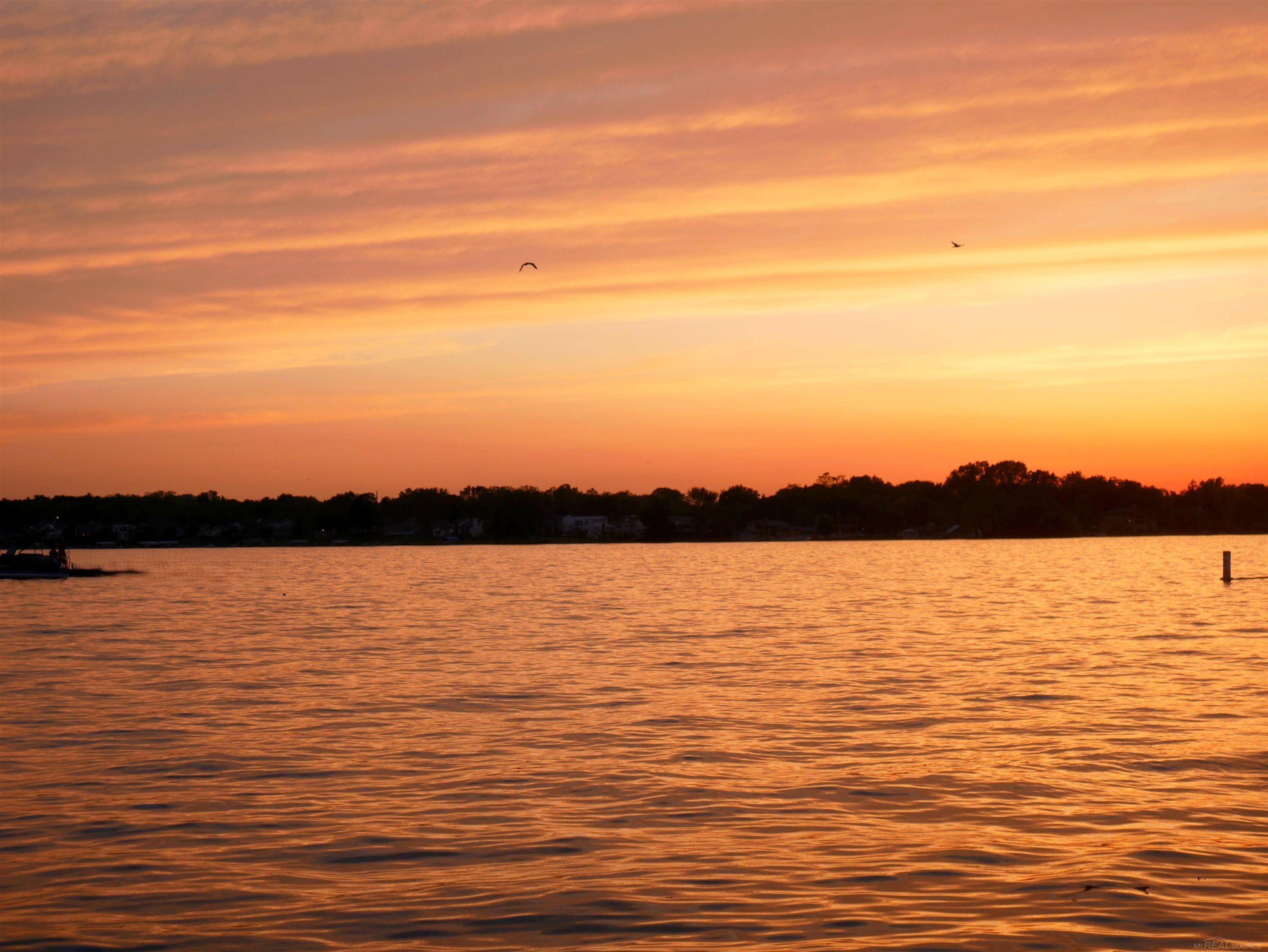 Keego Harbor, MI 48320,1712 Cass Lake Front RD