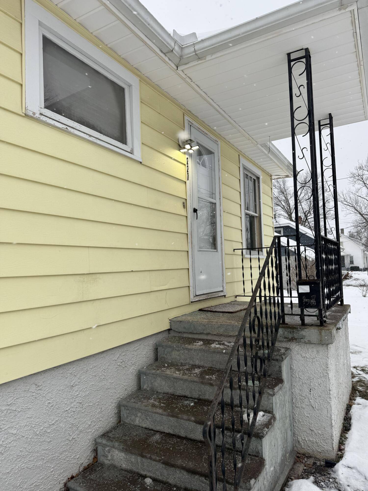 Bronson, MI 49028,227 York ST