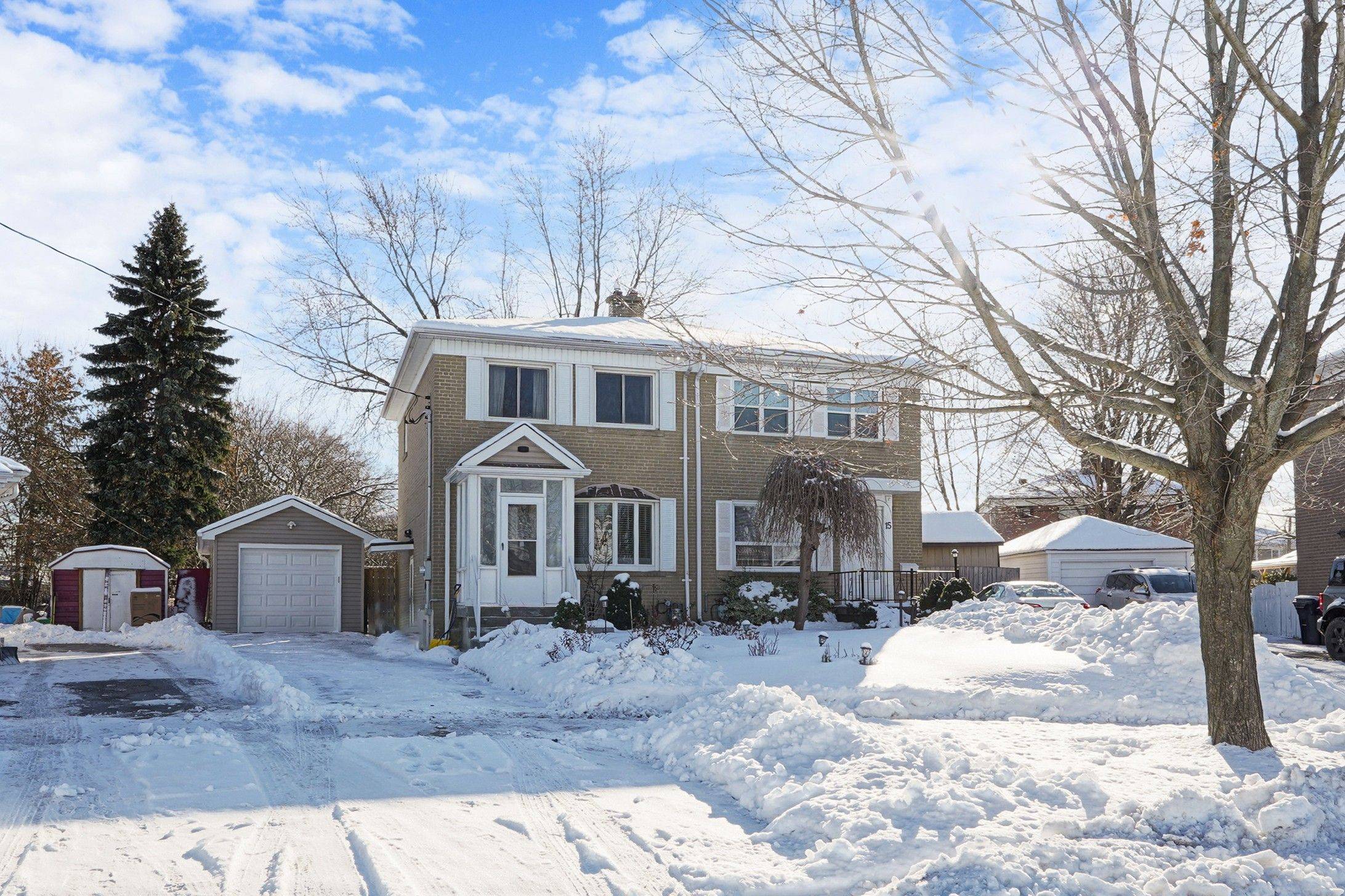 Toronto E09, ON M1P 3T7,17 Medway CRES