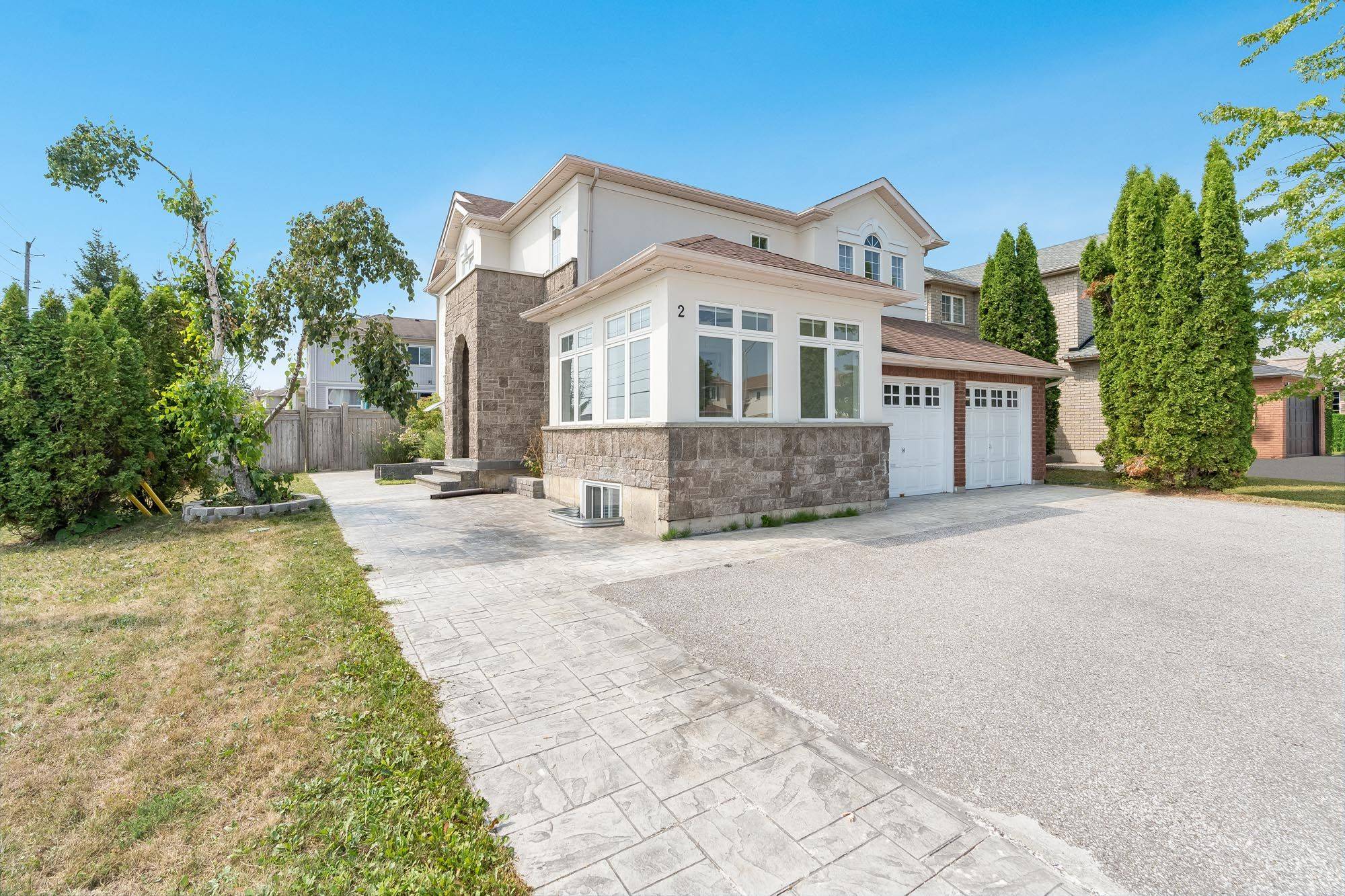 Orillia, ON L3V 7Y8,2 Vanessa DR
