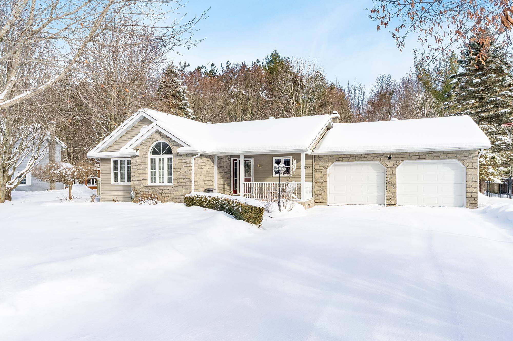 Tiny, ON L0L 2T0,21 Maryjane RD