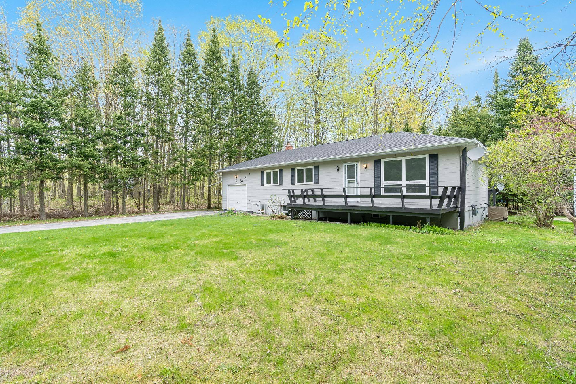 Tiny, ON L9M 0B2,19 Wakunda CRES