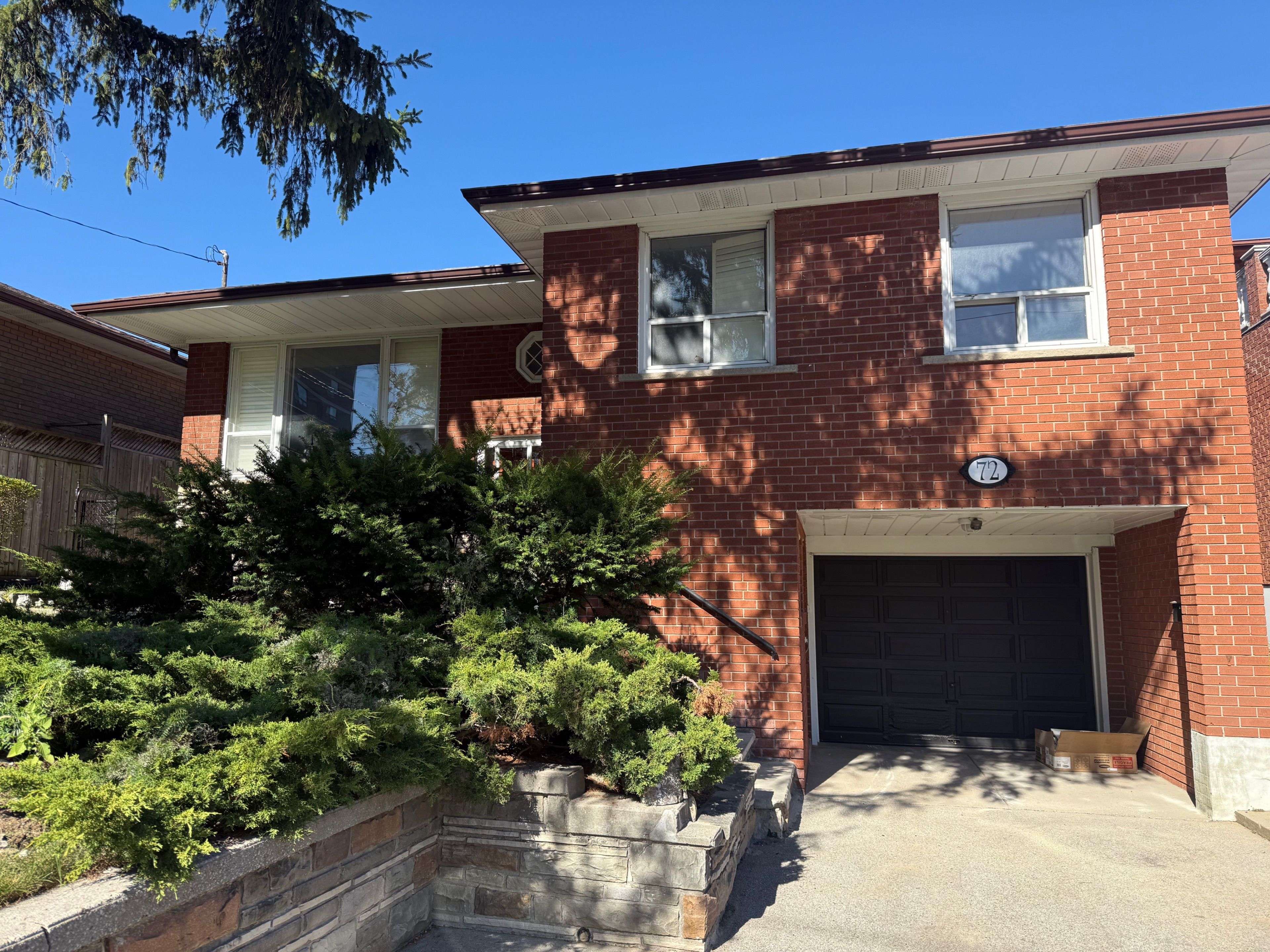 Toronto W09, ON M9P 1B1,72 La Rose AVE