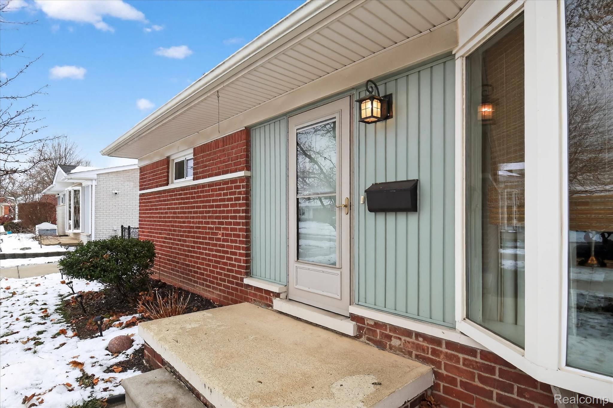 Dearborn Heights, MI 48125,22856 S Brookside DR