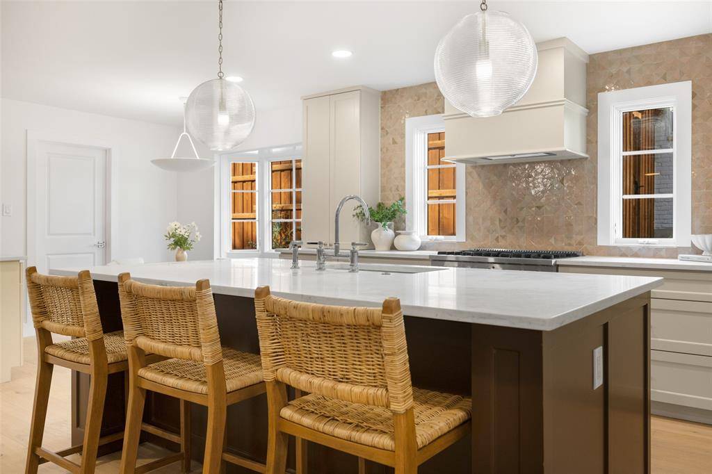 Dallas, TX 75238,9628 Dartridge Drive