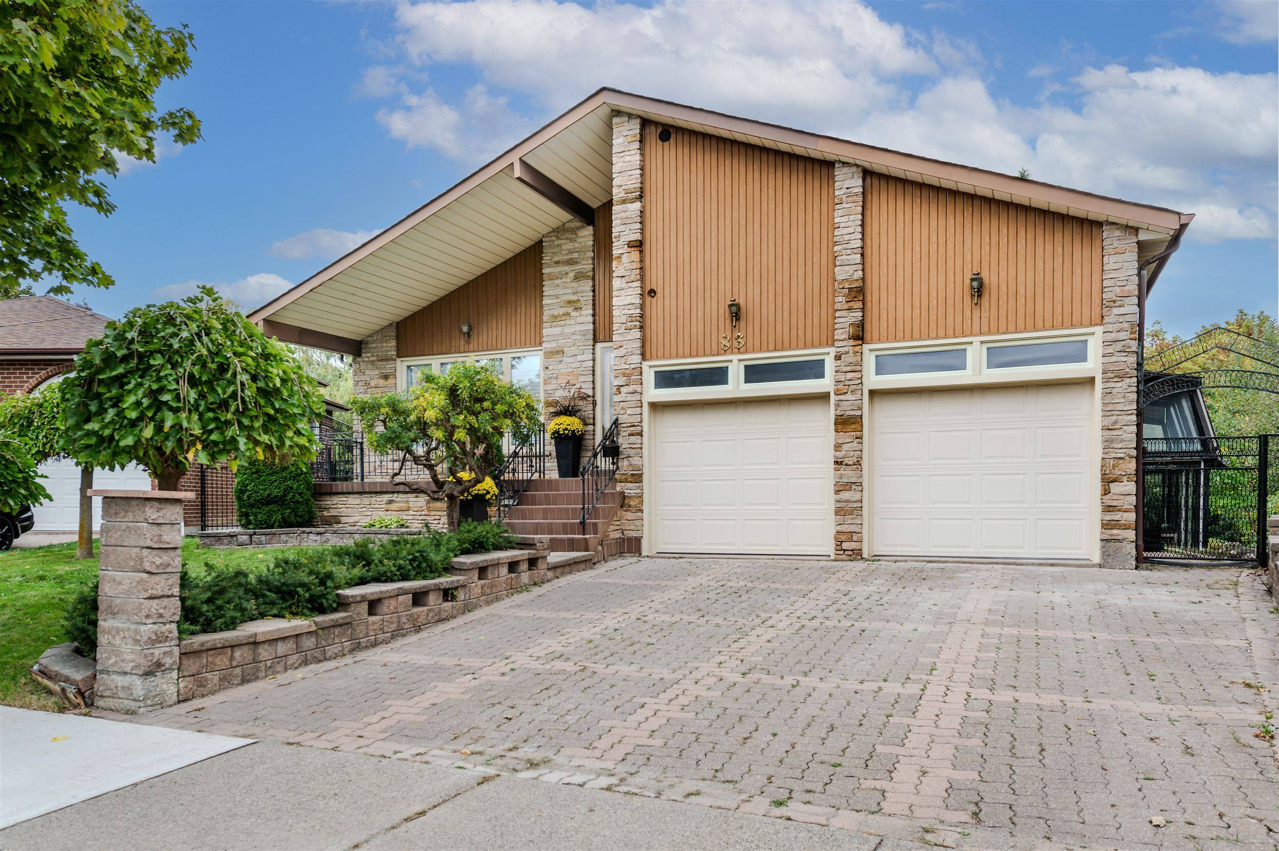 Brampton, ON L6Y 2J6,83 CURTIS DR