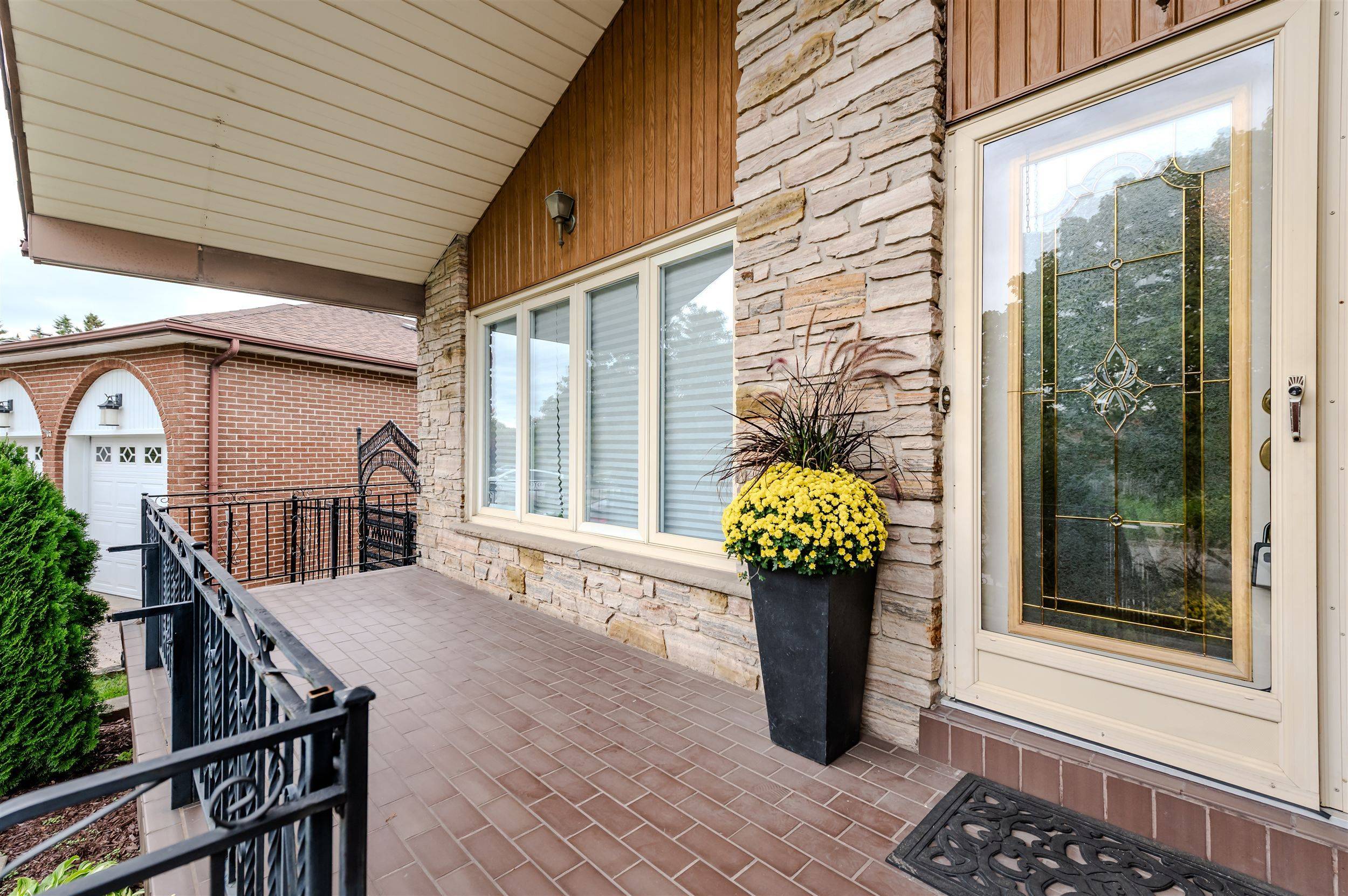 Brampton, ON L6Y 2J6,83 CURTIS DR