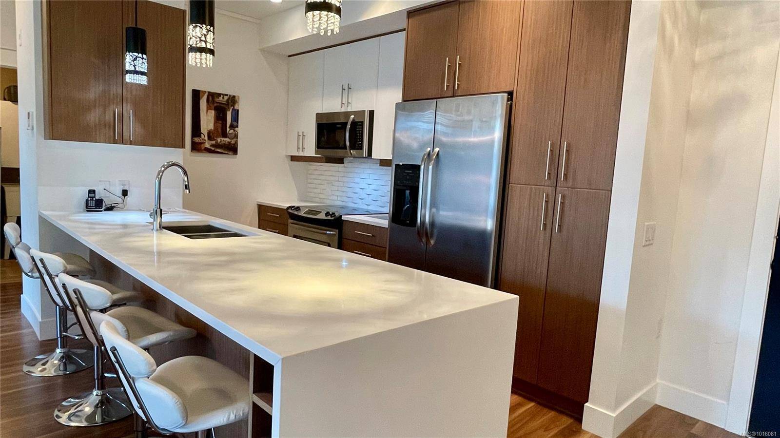 Saanich, BC V8Z 0E2,740 TRAVINO Lane #405