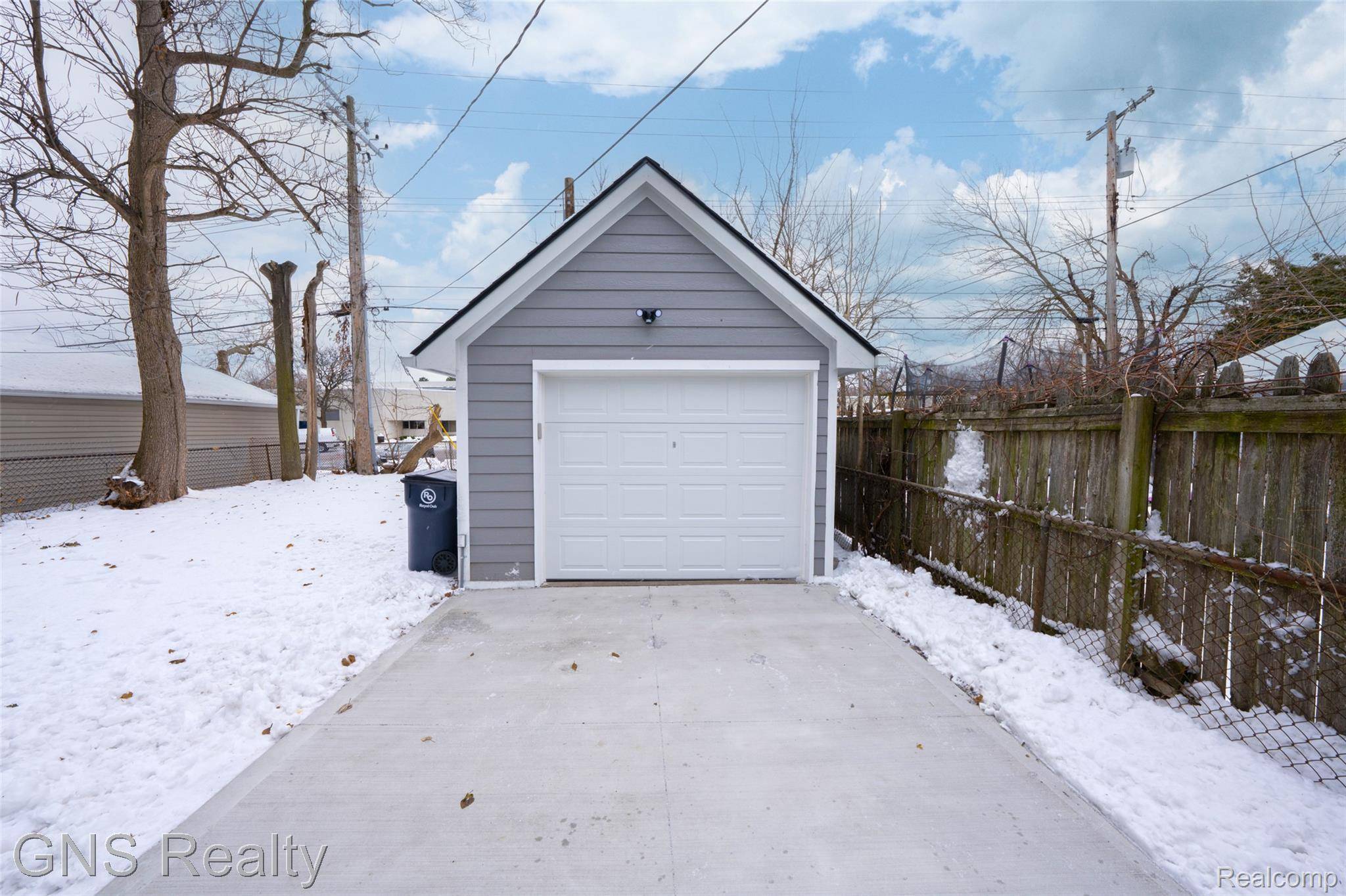 Royal Oak, MI 48073,718 Devillen AVE