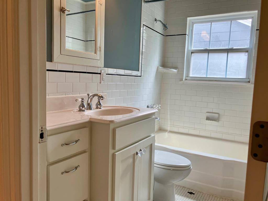 Fort Worth, TX 76107,3716 Collinwood Avenue