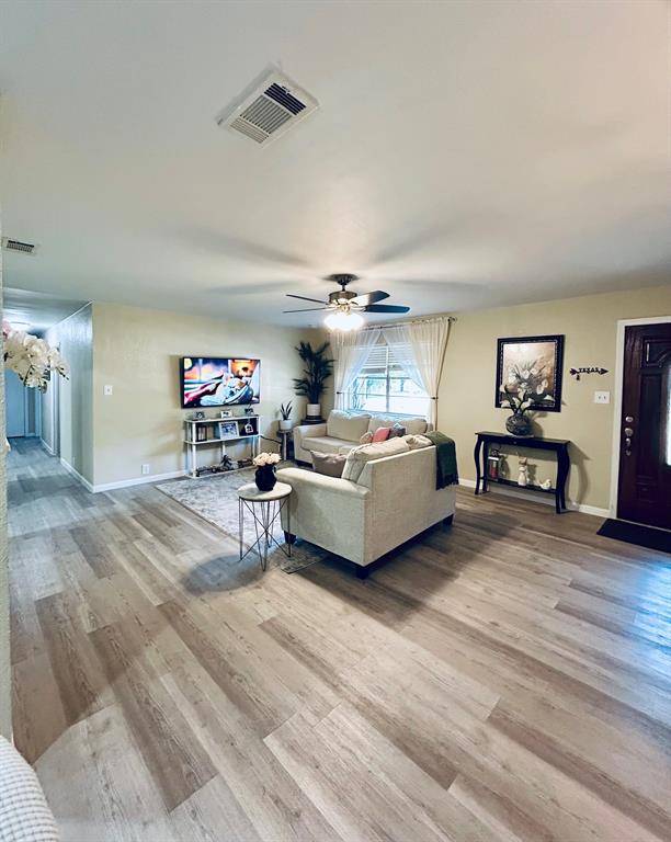 Kaufman, TX 75142,307 E 5th Street