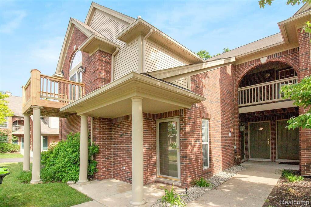 Novi, MI 48377,28541 Carlton Way DR