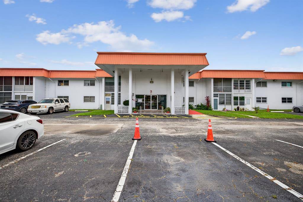 Lauderhill, FL 33313,4881 NW 22nd St #B12