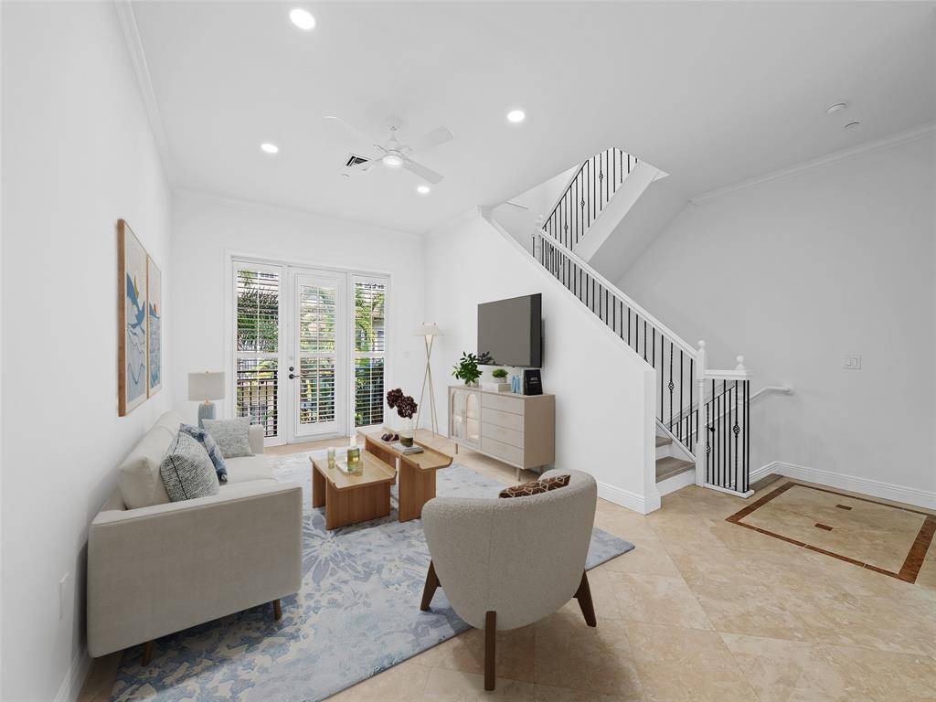 Fort Lauderdale, FL 33301,504 SE 7th St #202