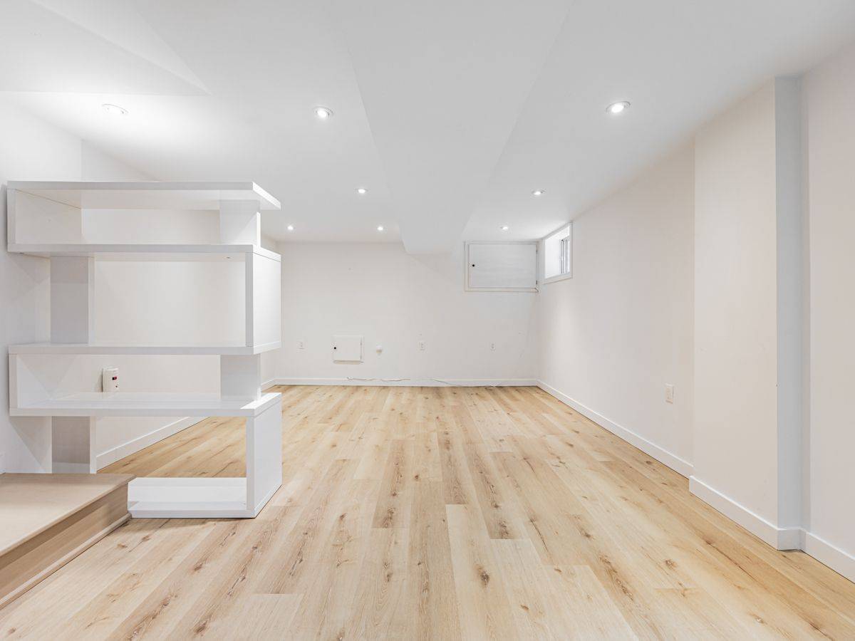 Toronto W03, ON M6E 4R1,371 McRoberts AVE #Lower